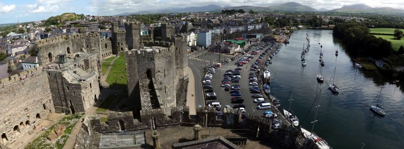Na hradě Caernarfon jsem již byl před dvěma roky. Nyní se počasí vyměnilo. Letos tu bylo na rozdíl od Snowdonu naopak krásné slunce.